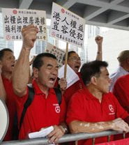 Click to hear Joni Mitchell’s ‘Carey’!